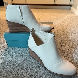 TOMS Marta Wedge Bootie / practically new; worn 3 times // stacked wedge heel